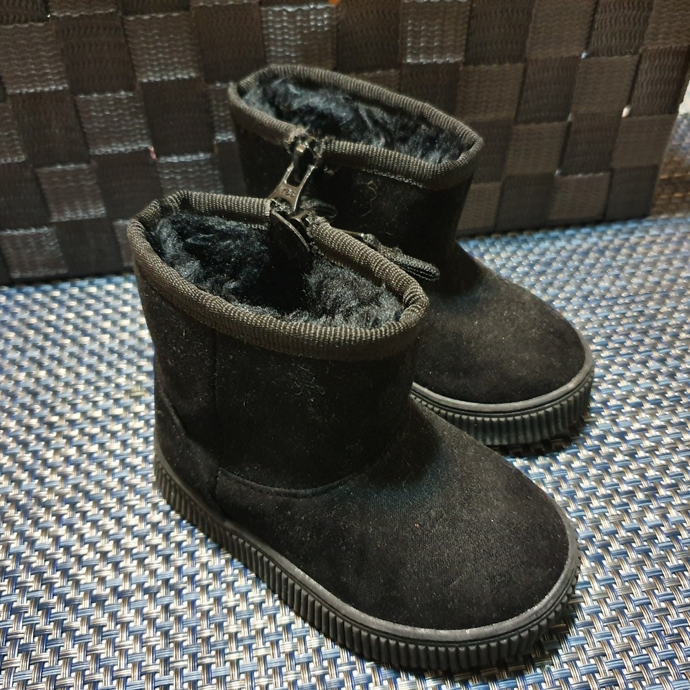 Toddler Faux Fur (Ugg-like) Winter Boots - Size 5